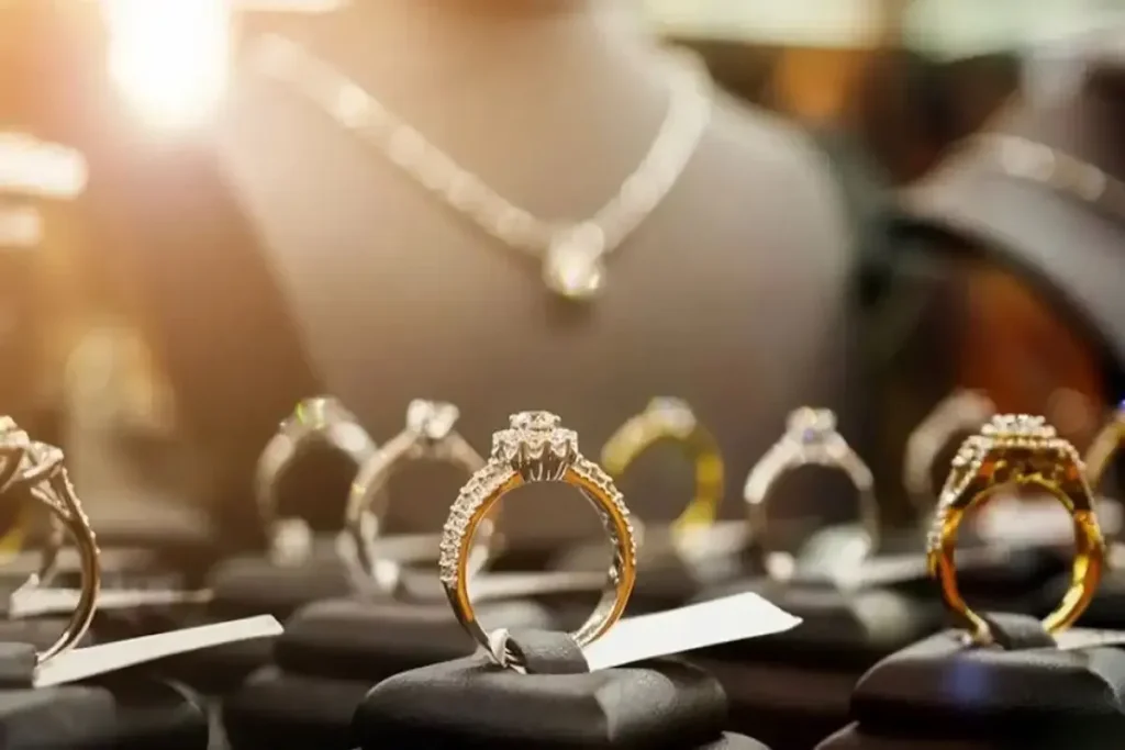 رئیس اتحادیه طلا و جواهر تهران اعلام کرد که در پی پیگیری‌های انجام شده، تعدادی از حساب‌های مسدود شده فعالان صنف طلا بازگشایی شده است