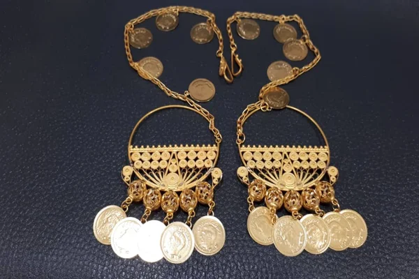 رئیس اتحادیه طلای نقده بزرگ‌ترین چالش صنف را فروش طلای کم‌اجرت و دست دوم دانست و گفت: ریشه این مشکل از تهران و شهرهای بزرگ است؛ جایی که به قطب اصلی تجارت این نوع طلا تبدیل شده و کنترل آن در شهرستان‌ها را دشوار کرده است.