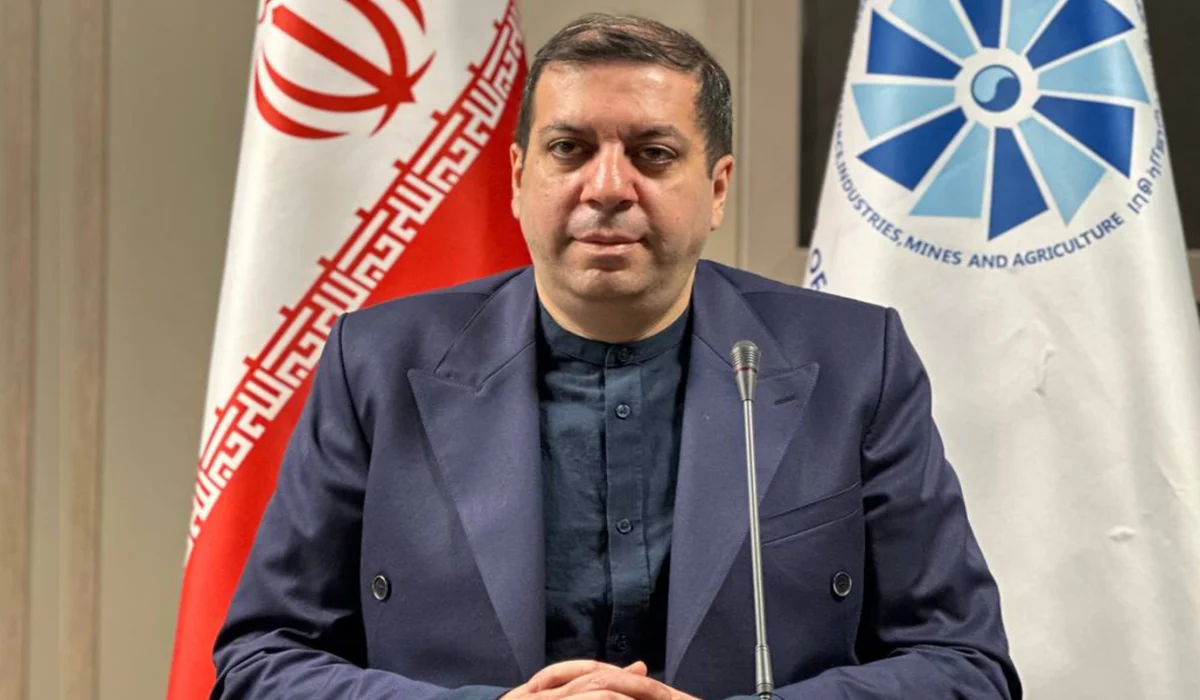 رییس  انجمن تولیدکنندگان طلا و جواهر استان تهران عنوان کرد: در نتیجه فشارهایی که به صنعت تولید طلا آمده ، تعدادی از کارگاه های تولیدی طلا در تهران دست به تعدیل نیروی گسترده زده اند و بر اساس آماررسیده به انجمن ، کارخانه های طلاسازی تهران جمعا بیش ...