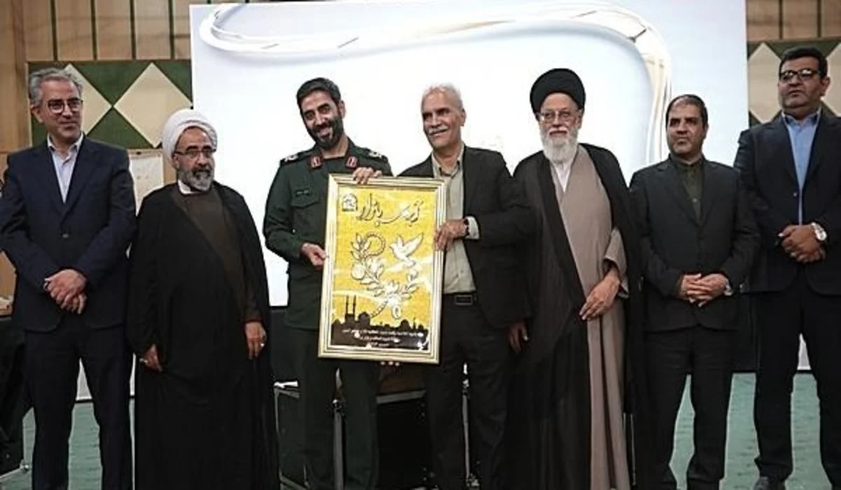 کنگره 100 شهید صنف طلا و جواهر کشور و 456 شهید بازار و اصناف استان یزد با حضور تعدادی از روسای اتحادیههای طلا و جواهر کشور، بازاریان و اصناف و جمعی از مسئولان استان برگزار شد.