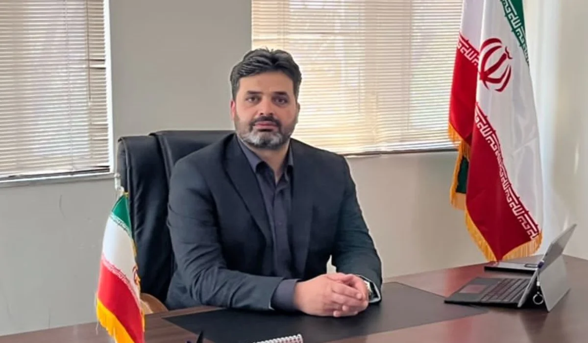 رئيس اتحاديه صنف طلا سازان و جواهر فروشان شهرستان اراك عنوان کرد: هزینه های بالای نصب و اشتراک سامانه سپتام (سامانه پایش تصویری اماکن) باعث شده که صدور مجوز کسب و کار برای  50 متقاضی در اتحادیه طلا و جواهر اراک معطل بماند و اتحادیه نتواند مجوز صاد...