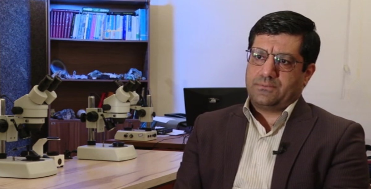 رئیس انجمن صنفی گوهرسنگ ایران در مورد رونمایی و  تبلیغات گسترده اخیر در فضای مجازی پیرامون ادعای  کشف مجموعه متنوع شهاب‌سنگی در گلستان گفت: این موضوع فاقد هرگونه مستند علمی داخلی یا بین‌المللی است و به‌جای بررسی پژوهشی، در قالب یک نمایش رسانه‌ای و...