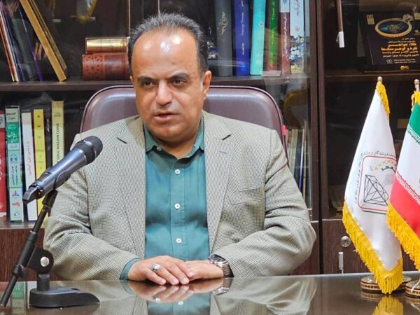 رییس اتحادیه طلا و جواهر تهران در خصوص پدیده ارزان فروشی طلا به گلدنیوز گفت: طبق قانون نظام صنفی، مبنایی بر تخلف بودن  ارزان فروشی وجود ندارد ، اما با توجه به اینکه عده‌ای این کار را به صورت گسترده و با فروش بالا و سود حداقلی انجام می‌دهند، ممکن ا...