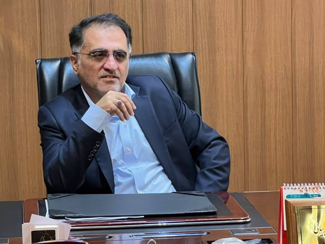 نایب‌رئیس اتحادیه طلا و جواهر تهران با تأکید بر پیشتازی دلار بر انس جهانی عنوان کرد: اثر نوسانات افزایشی دلار بر بازار داخلی به مراتب قوی‌تر از افت انس جهانی طلا بوده و همین امر روند کاهشی بازار را به طور کامل خنثی کرده است