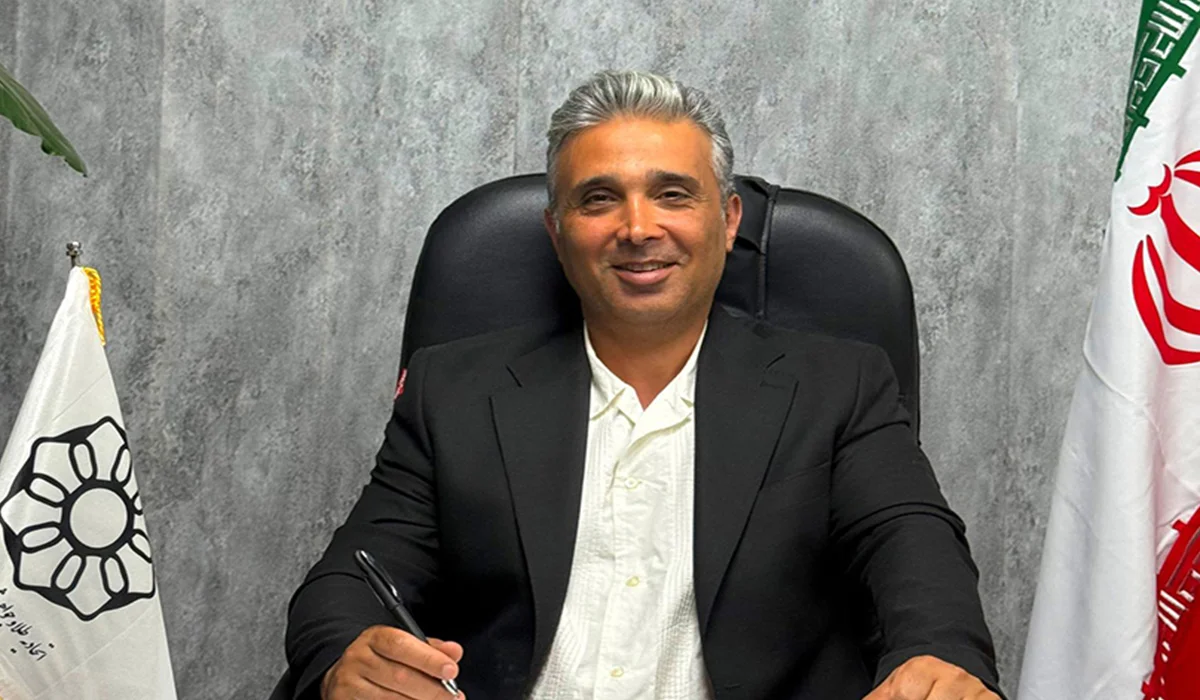 رئیس اتحادیه طلا و جواهر ساری از یک تغییر پارادایم اساسی در بازار طلا و جواهر استان خبر داد؛ نقدینگی 90 درصدی مردم از بانک‌ها خارج شده و تقریباً به طور کامل به سمت خرید طلای آب‌شده و سکه سرازیر شده است. این تغییر بنیادین در الگوی سرمایه‌گذاری، چرخ...