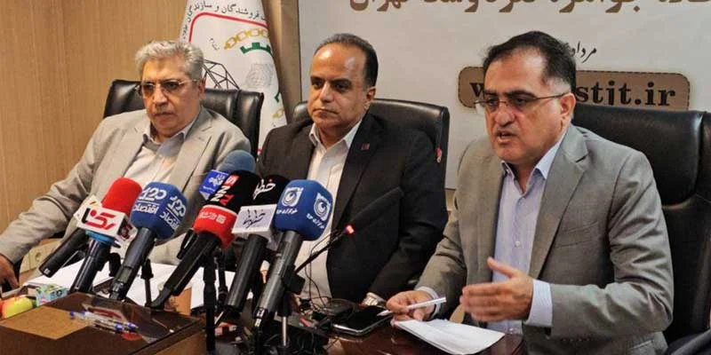 نایب‌رئیس اتحادیه طلا و جواهر تهران در مورد  وضعیت فعلی فضای مجازی در حوزه صنعت طلا بیان داشت: متأسفانه صنعت ما در فضای مجازی دچار «رهاشدگی» شده است و متاسفانه بسیاری از افرادی که حتی الفبای این صنعت را نمی‌دانند – نه صلاحیت اخلاقی دارند و نه تخصص...