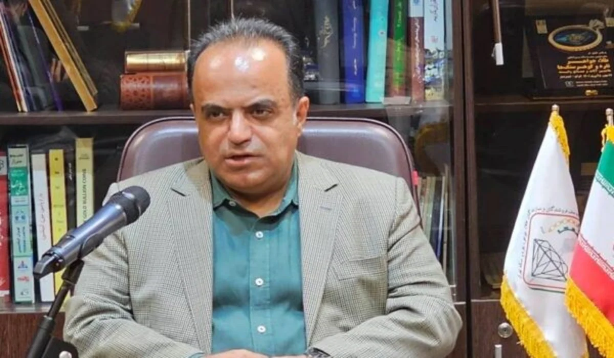 رئیس اتحادیه طلا و جواهر تهران گفت: همزمان با افت چشمگیر 81 دلاری اونس جهانی طلا و تثبیت نسبی نرخ ارز در داخل، بازار طلا و سکه تهران شاهد کاهش قیمت قابل توجهی شد و قیمت طلا را تا کانال 10 میلیون تومان عقب راندکه این نوسان فرصتی مناسب برای خریدطلا ...