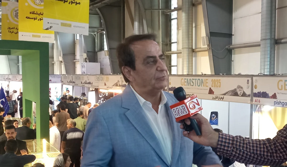 محمد کشتی آرا عنوان کرد: صنف و صنعت طلا ، جواهر و گوهرسنگ برای ارتباط مؤثرتر با مردم و ترویج فرهنگ استفاده از زیورآلات و گوهرسنگهای بومی نیازمند راه اندازی یک تلویزیون اینترنتی است.