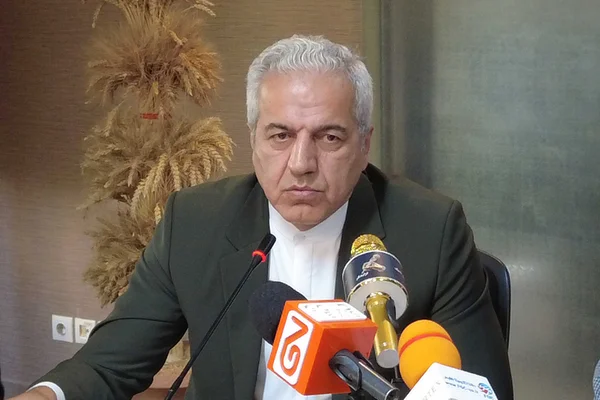 رئیس اتحادیه تولیدکنندگان و صادرکنندگان طلا، جواهر، نقره و سنگ‌های قیمتی ایران اعلام کرد هفدهمین نمایشگاه طلا و جواهر تهران که قرار بود 20 تا 24 فروردین برگزار شود، به‌دلیل وضعیت جنگی و نبود ثبات به تعویق افتاده است. او تأکید کرد برگزاری این رویدا...