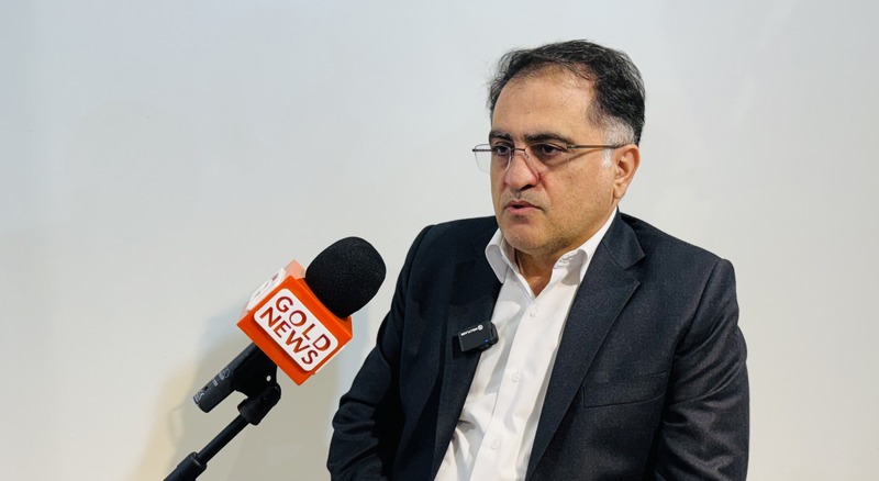نایب رئیس اتحادیه طلا و جواهر تهران از وجود یک دوگانگی عجیب در رفتار صنفی انتقاد کرد و گفت: مسئولان از مردم میخواهند مصنوعات بخرند، اما در واحدهای صنفی خود به تبلیغ فروش «آبشده» مشغولاند. بهگفته او، این رفتار متناقض، بازار را سردرگم کرده و صنع...
