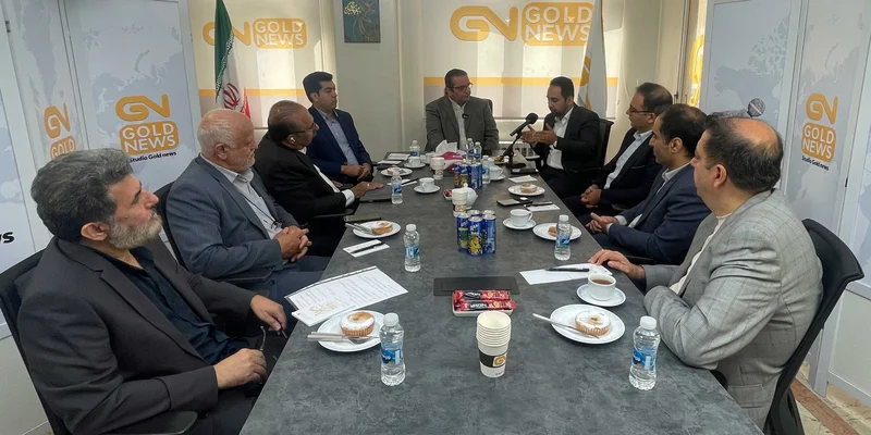 در نخستین میزگرد تخصصی گلدنیوز با محوریت چالشهای ششماهه نخست سال 1404، جمعی از تولیدکنندگان برجسته طلا و جواهر تهران از مشکلاتی چون ساختار ناکارآمد اتحادیه، فشار بیمه و مالیات، موانع صادرات و آشفتگی بازار گفتند و خواستار همبستگی، اصلاح قوانین و ...