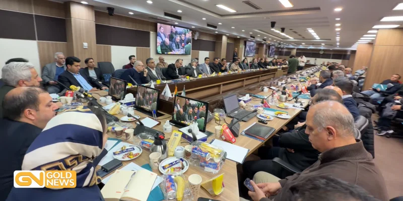 اولین گردهمایی تولیدکنندگان مصنوعات طلاوجواهر تهران با حضور حدود 200 نفر از تولیدکنندگان مطرح و با هدف بررسی مشکلات و موانع تولید و عرضه زیورآلات طلاوجواهر در اتاق بازرگان و صنایع و معادن ایران برگزار شد.