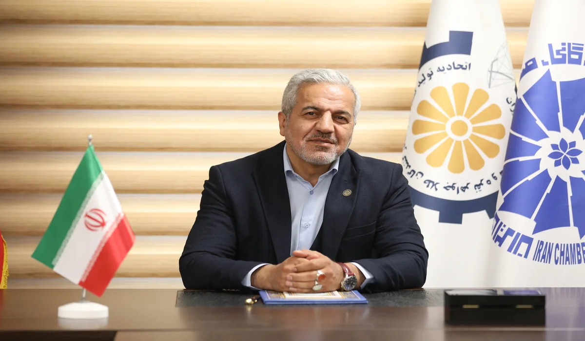 شفایی عنوان کرد: سازمان توسعه تجارت، اخیرا در مورد همه گروه های کالایی میز های تخصصی توسعه صادراتی تشکیل داده است و استان های معین را برای هر میز تعریف کرده است که استان تهران نیز به عنوان استان معین «میز تخصصی توسعه صادرات طلا» انتخاب شده است.