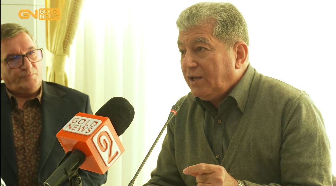 تقی‌زادگان با هشدار نسبت به نظارت‌های جدید بر پلتفرم‌های خریدوفروش طلای آب‌شده—که طبق آیین‌نامه تازه زیرنظر بانک مرکزی قرار می‌گیرند—اعلام کرد ماجرا فقط «کنترل پلتفرم‌ها» نیست؛ بلکه رد پای سامانه جامع تجارت در پشت این فرایند دیده می‌شود.