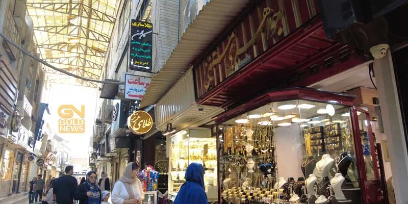 بازار تاریخی زرگرهای شیراز، با سابقه‌ای بیش از هفت دهه، هنوز مأمن پیشکسوتانی است که طلای اعتماد مردم را گران‌تر از شمش می‌دانند. آنان از سیاست‌های آموزشی ناپخته و رقابت ناسالم با عنوان: 