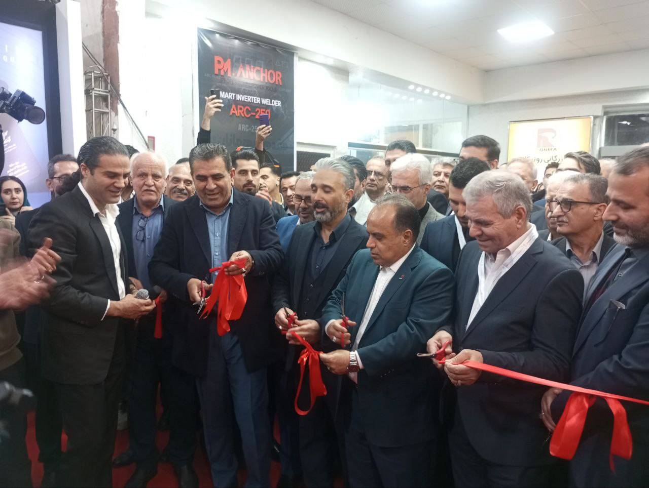 رئیس اتحادیه طلا و جواهر ساری، از برگزاری موفقیتآمیز نخستین نمایشگاه تخصصی طلا، جواهر، نقره، ساعت، گوهرسنگ و صنایع وابسته در استان مازندران پس از چهار دهه خبر داد و آن را گامی مهم در جهت اثبات توانمندیهای منطقه و رونق تولید داخلی دانست.
