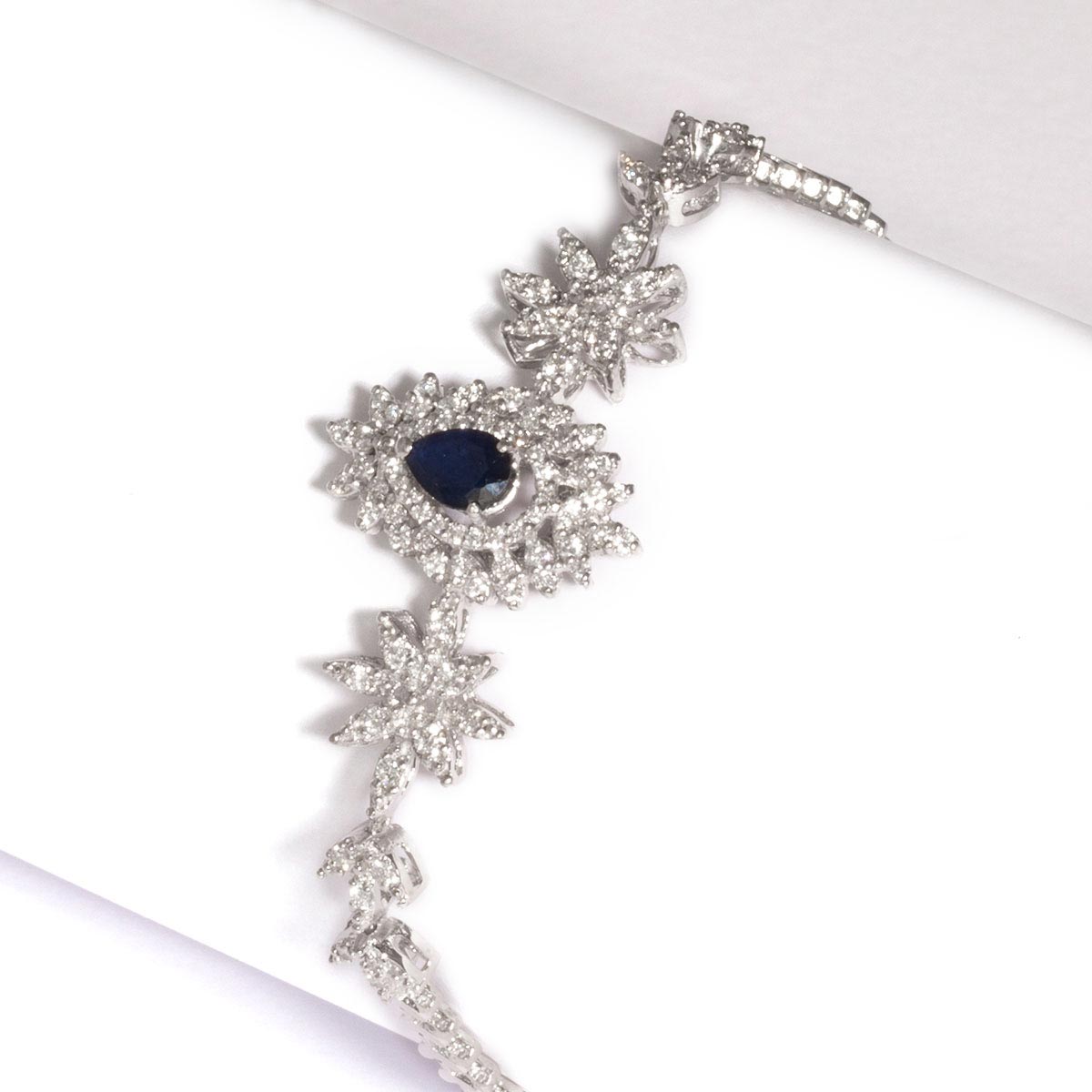 دستبند جواهر اشک کبود