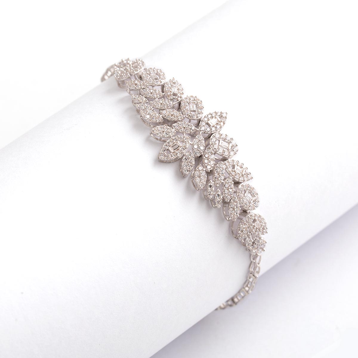 دستبند طرح جواهر