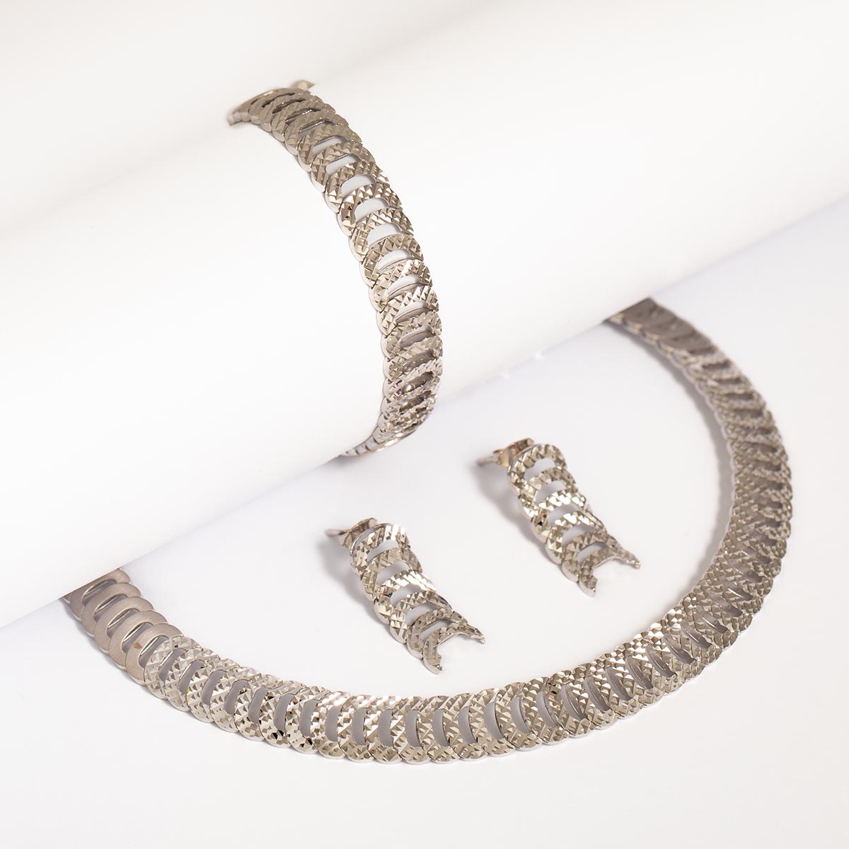 سرویس طوق تراش سفید