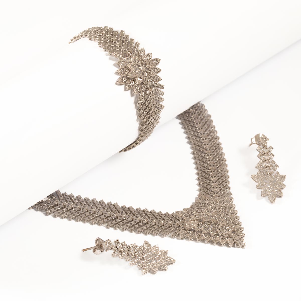 سرویس تراش سفید