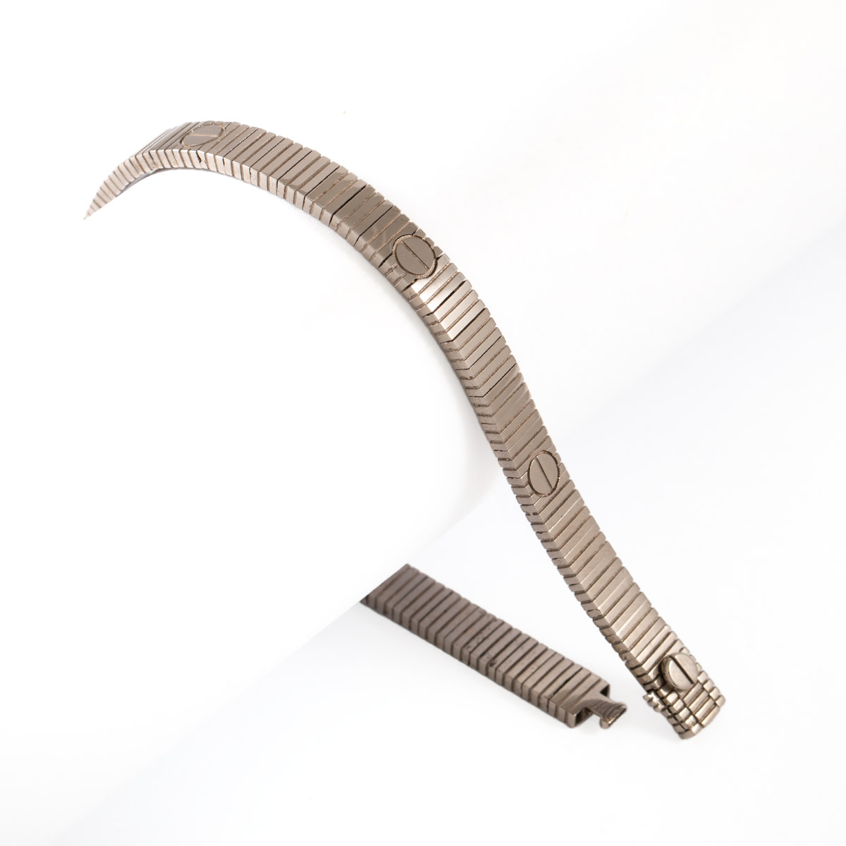 دستبند love cartier